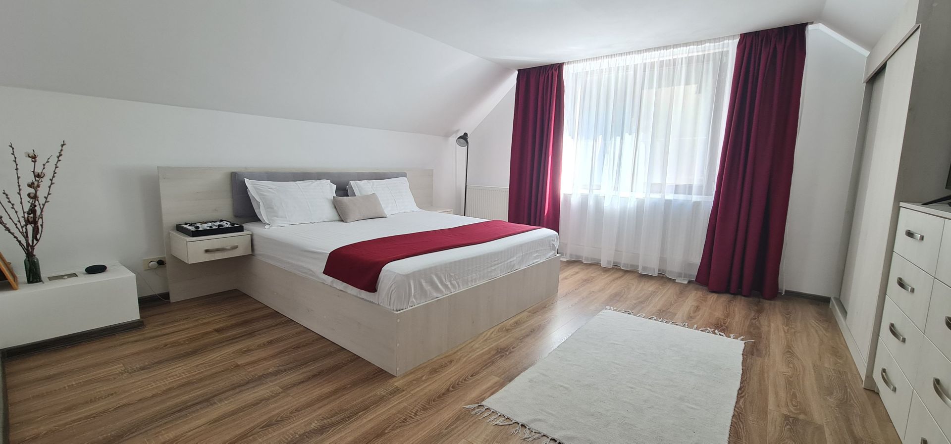 Casa individuala 3 camere mobilata utilata Tarlungeni - Poză 11