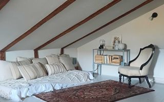 Casă renovată, cu terasă și grădină, în zonă Centrala - Poză 5