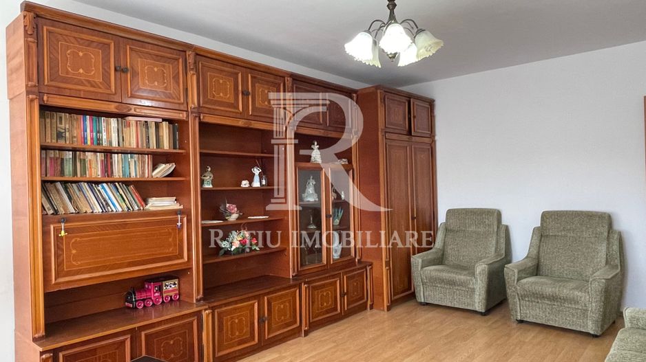 Apartament cu 3 camere | Decomandat | Parcare | Nufărul | Oradea - Poză 2