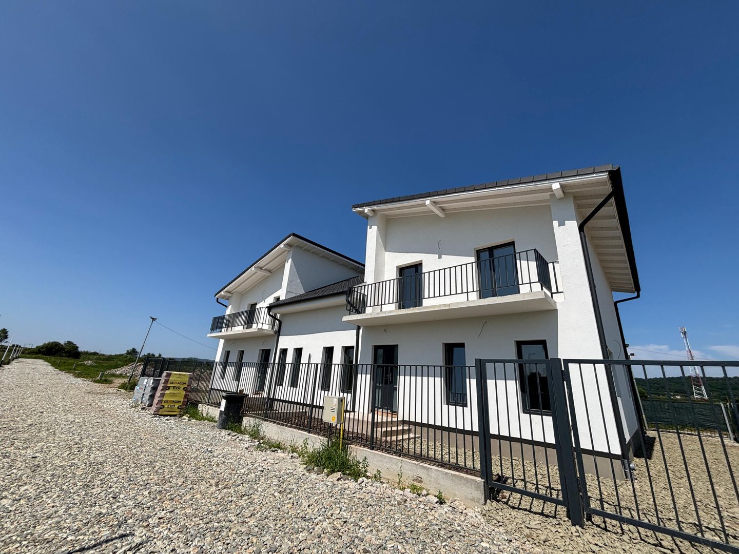 Viața la casă, liniște și munți la orizont – Duplexuri noi în Mohu - Poză 33