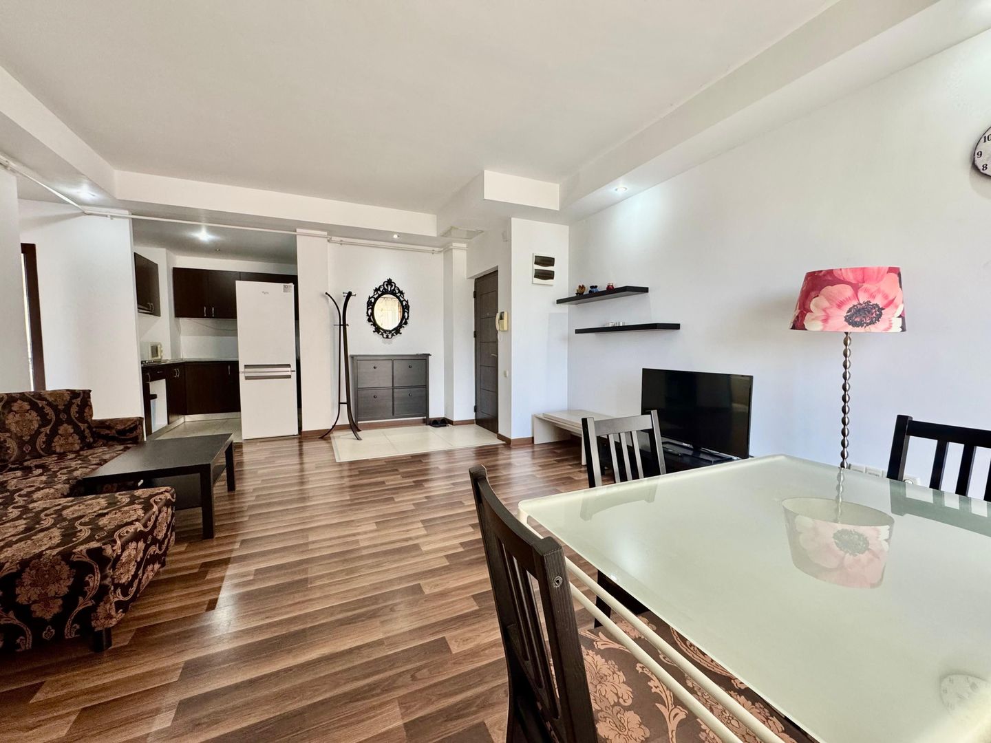 COSMOPOLIS - Apartament cu 2 camere, mobilat si utilat. - Poză 1