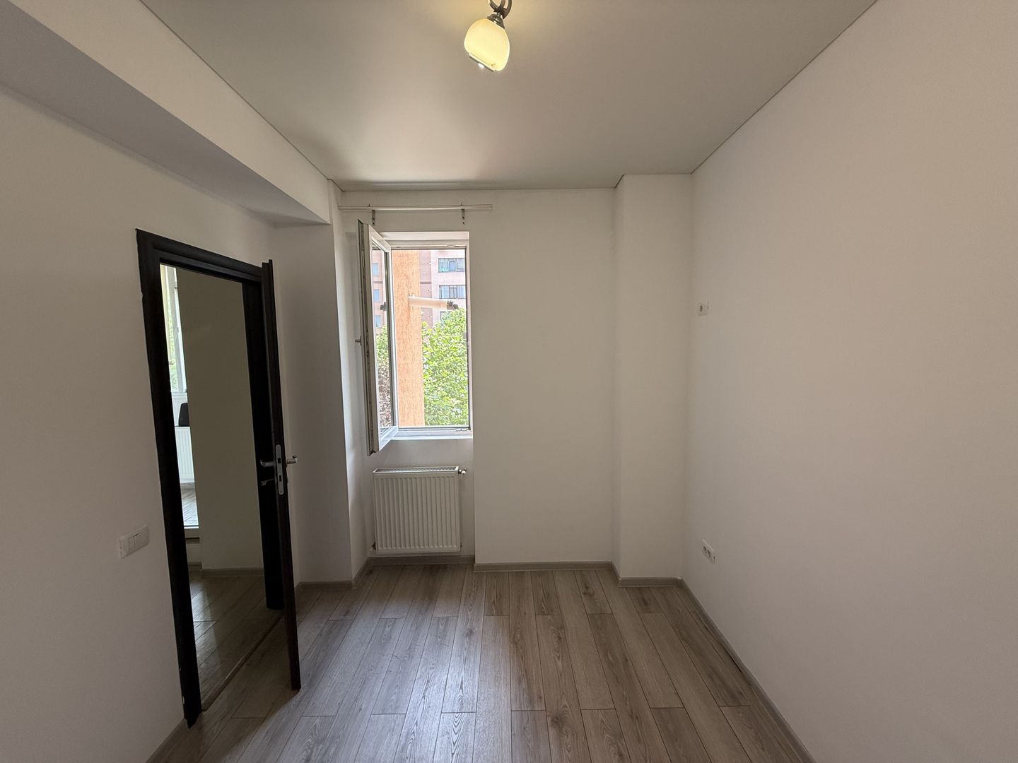 Garsonieră dublă 39mp- living + dormitor + balcon mare - Etaj 1 - Poză 6