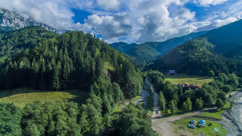 O noua poveste in fiecare zi,dezvaluita de pesiajul mirifc catre Piatra Craiului - Poză 1