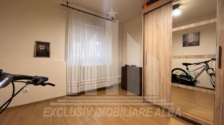 Apartament cu 3 camere de vanzare, Cetate - Poză 4