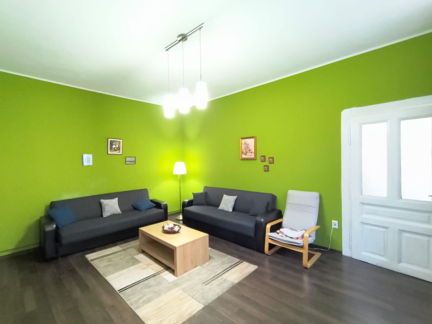 Apartament central, 2 camere, centrala gaz. 390 E/lună. Comision 0 - Poză 1