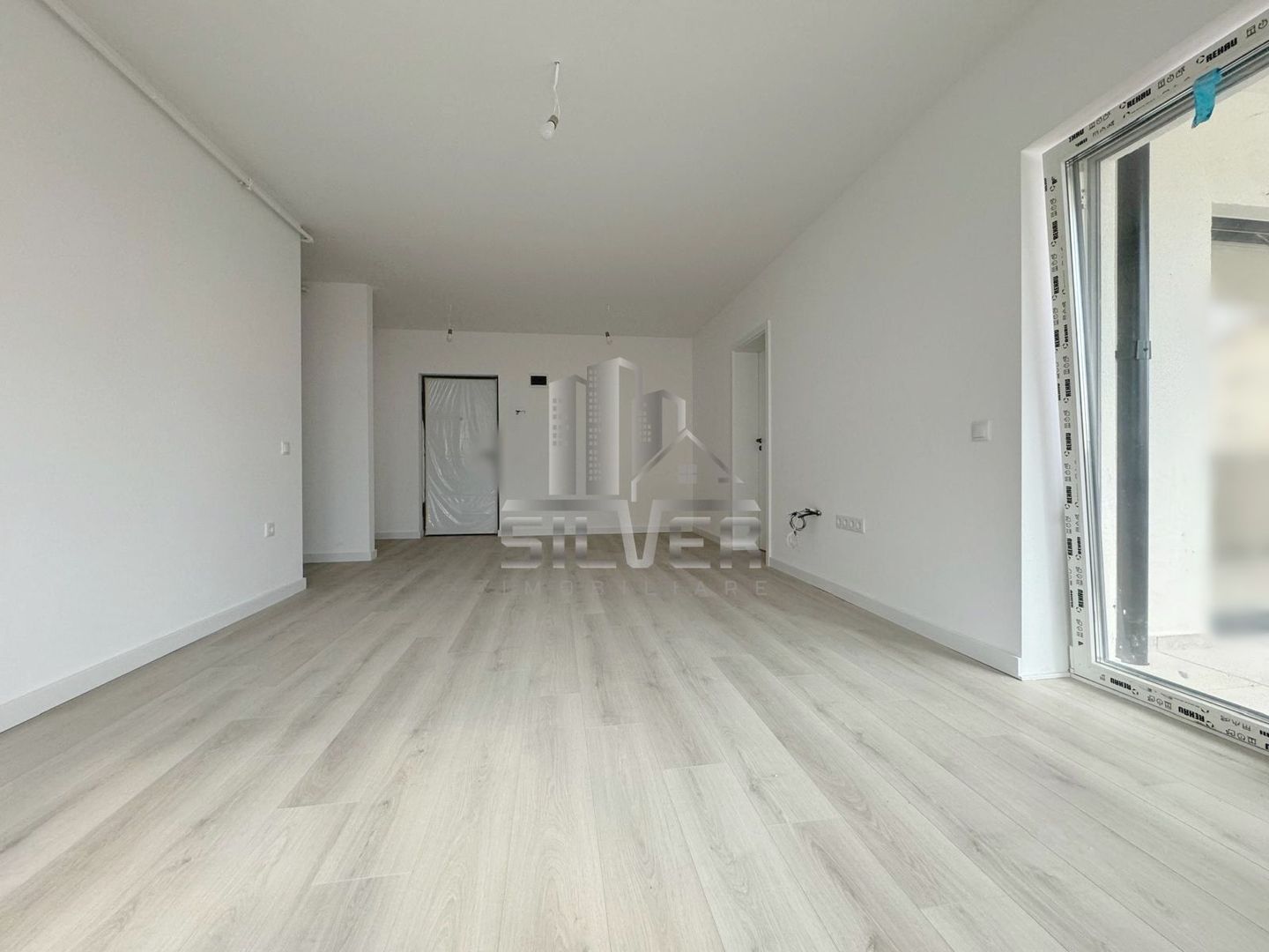 Apartament cu 3 camere/59mp/terasa 15mp/zona Eroilor. - Poză 2