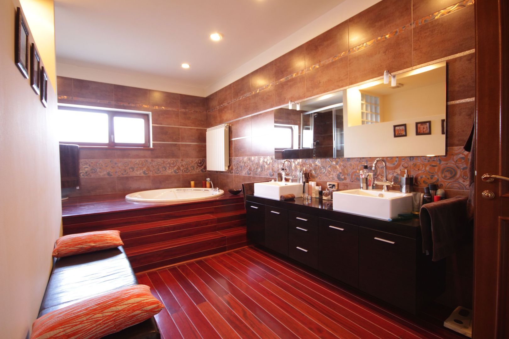 O casa deosebita cu Piscina - Poză 11