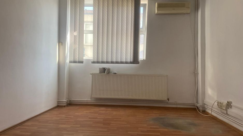 Locatie excelenta! Inchiriere spatiu comercial in Targoviste - centru - Poză 4