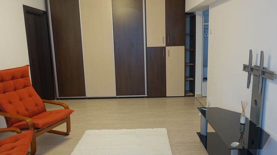 De vanzare apartament 3 camere Veteranilor - Poză 2