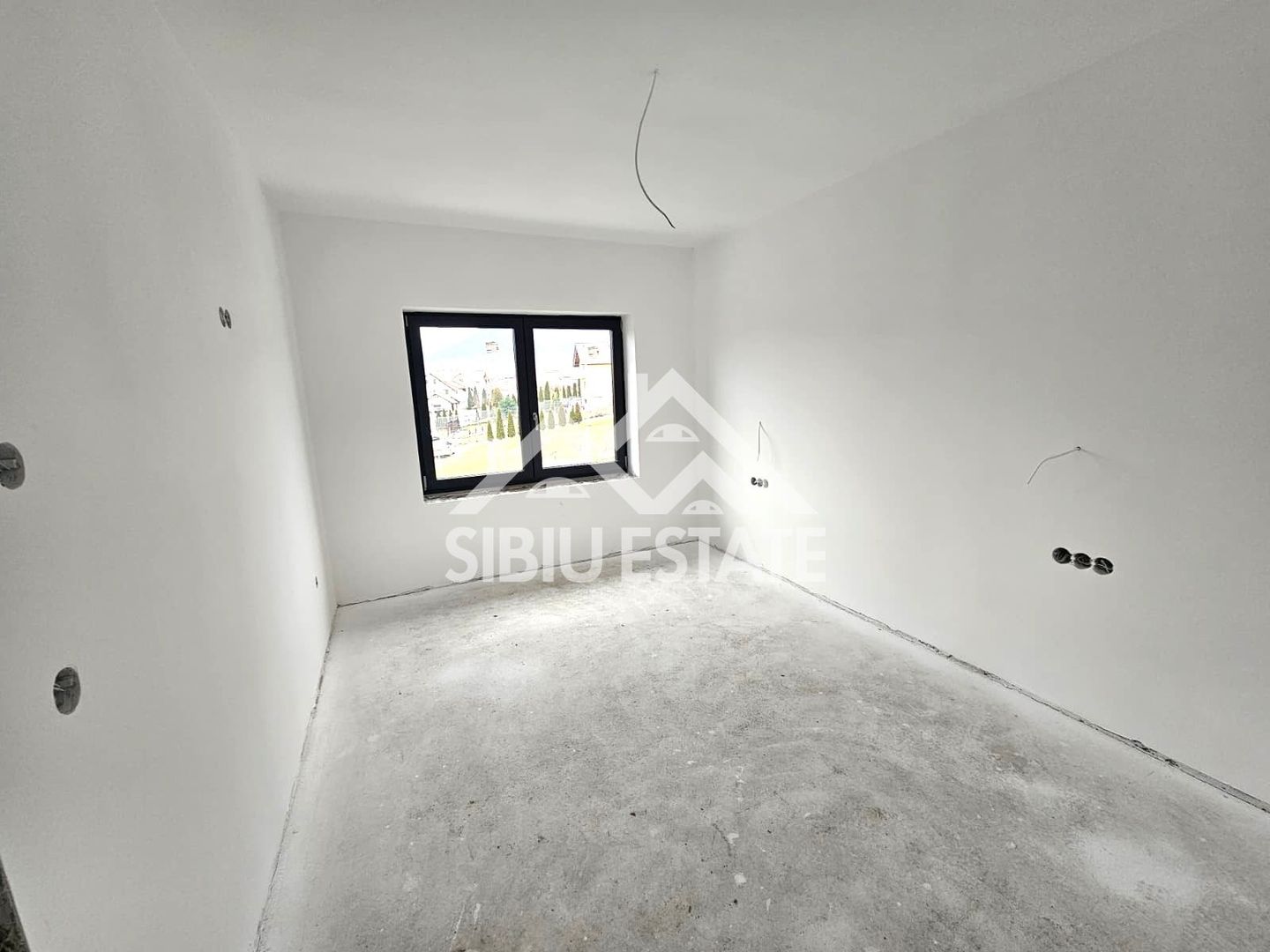 Casa Sibiu, Poplaca 4 camere, 3 bai, terasa si curte NOU - Poză 12