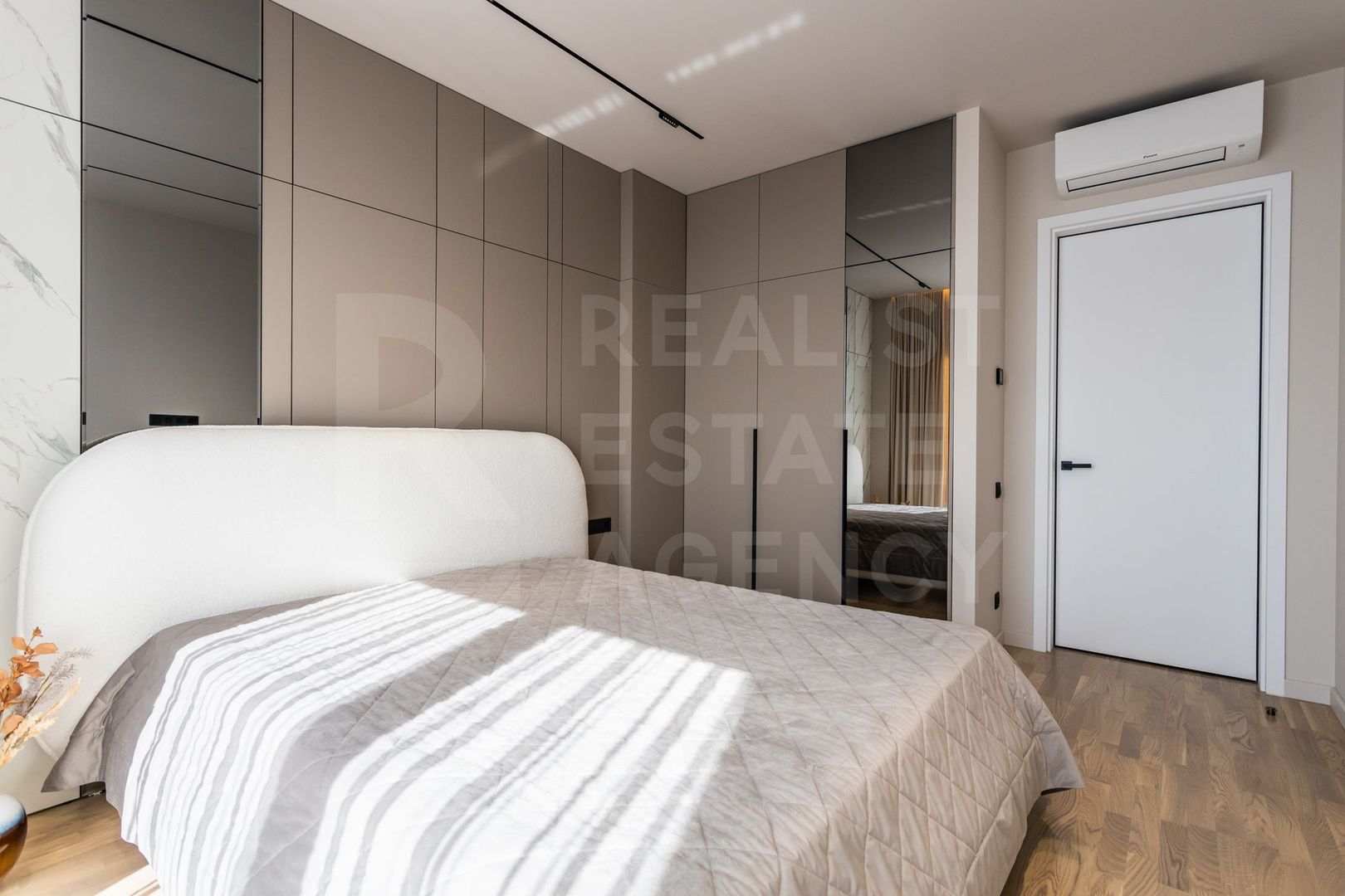 Chirie apartament, 3 camere, str. Mitropolit Varlaam, Centru - Poză 7