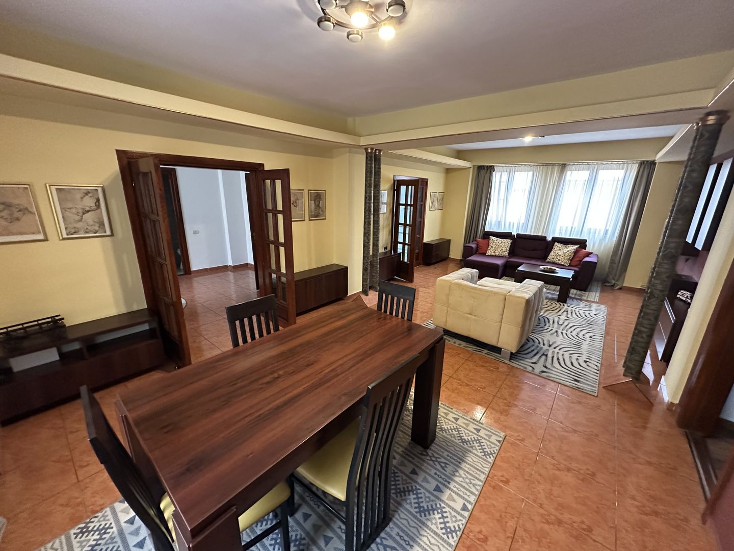 Apartament cu 3 camere în zona P-ta Unirii - Poză 2