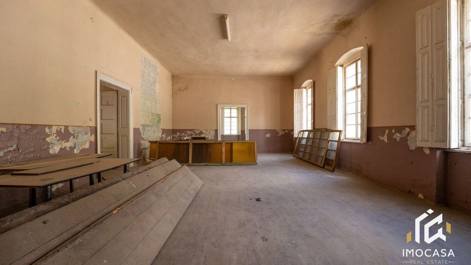 Vila Conac boieresc contelui Fabia 1920 de vânzare Păuliș Arad 2,4 ha - Poză 10