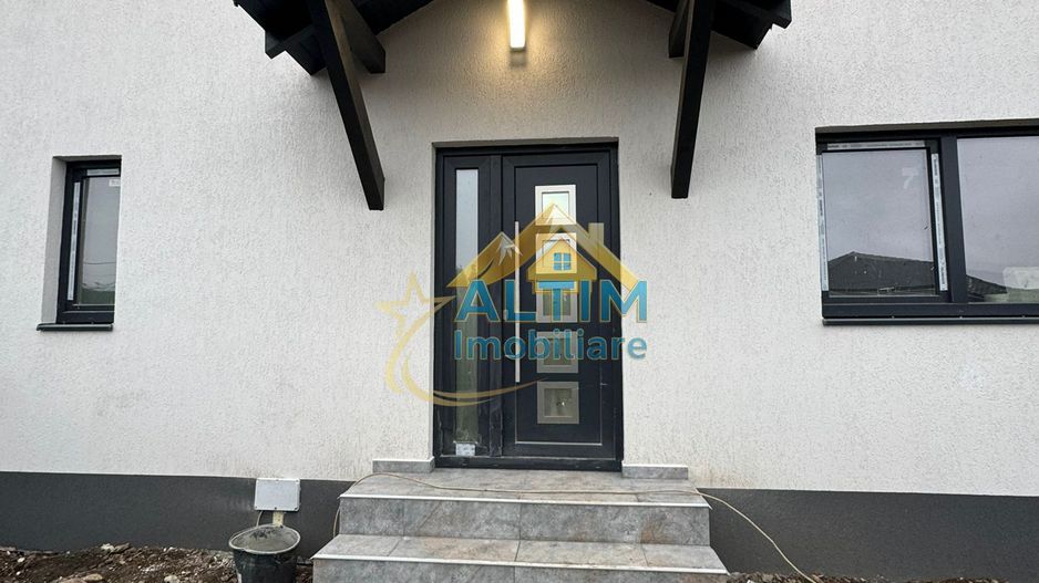 De vânzare - Casă cu 4 camere în cartier Izvor - Poză 2