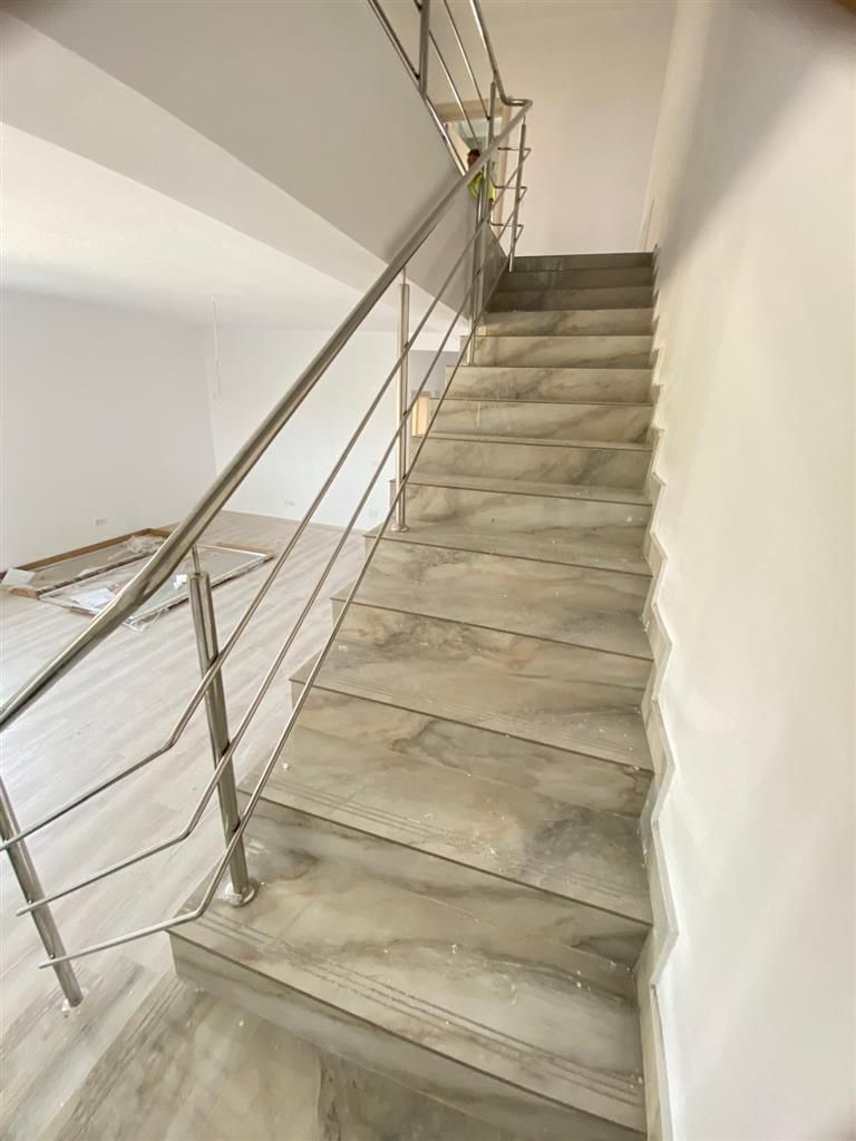 Vand duplex P+E 120mp 3 bai 4 dormitoare Mosnita Noua - Poză 17