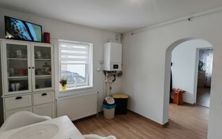 SANPETRU .Casa pretabila 2 familii ( Parinti + copil),singur in curte. - Poză 1