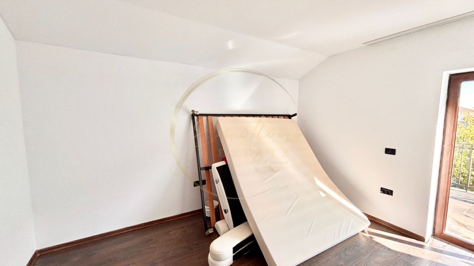1/2 Duplex - Giroc - zona Planetelor - 4 camere | Poarta electrica - Poză 18