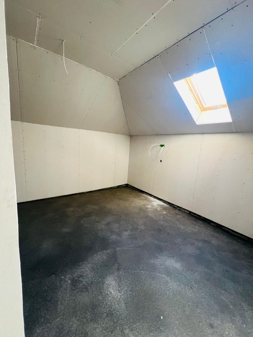 Casa noua ,  finisata cu 5 camere in localitatea Santandrei - Poză 9