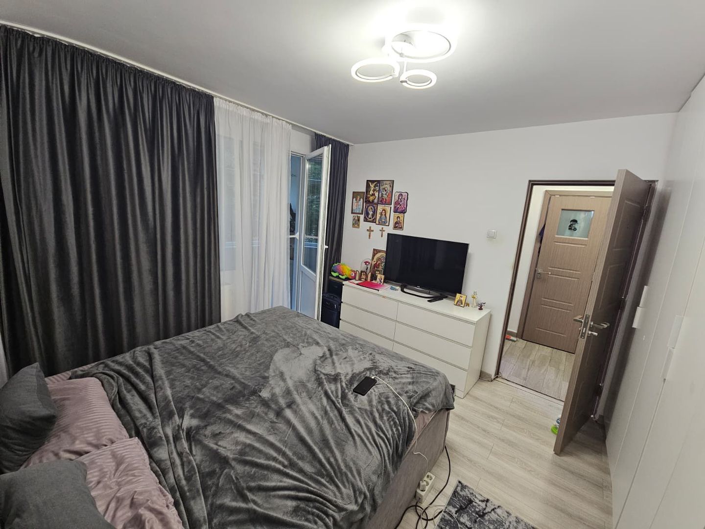 De vanzare apartament 3 camere Piata Resita, Berceni, sector 4 - Poză 2