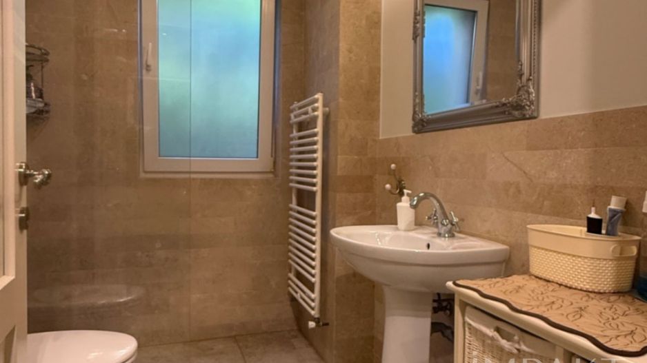 Apartament modern la vila cu gradina si teren 263mp aproape de centru - Poză 23