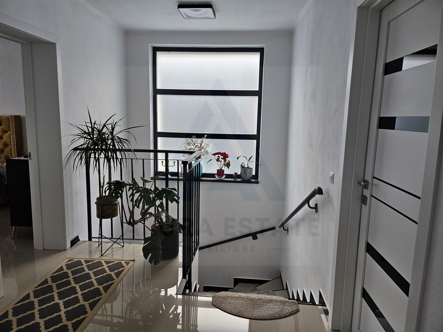 Casa moderna 4 camere 2 bai teren 500 mp terasa si pod in Selimbar - Poză 5