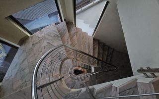 Casă Impresionantă de Vânzare Vitan ideal pentru Locuință sau Business - Poză 13