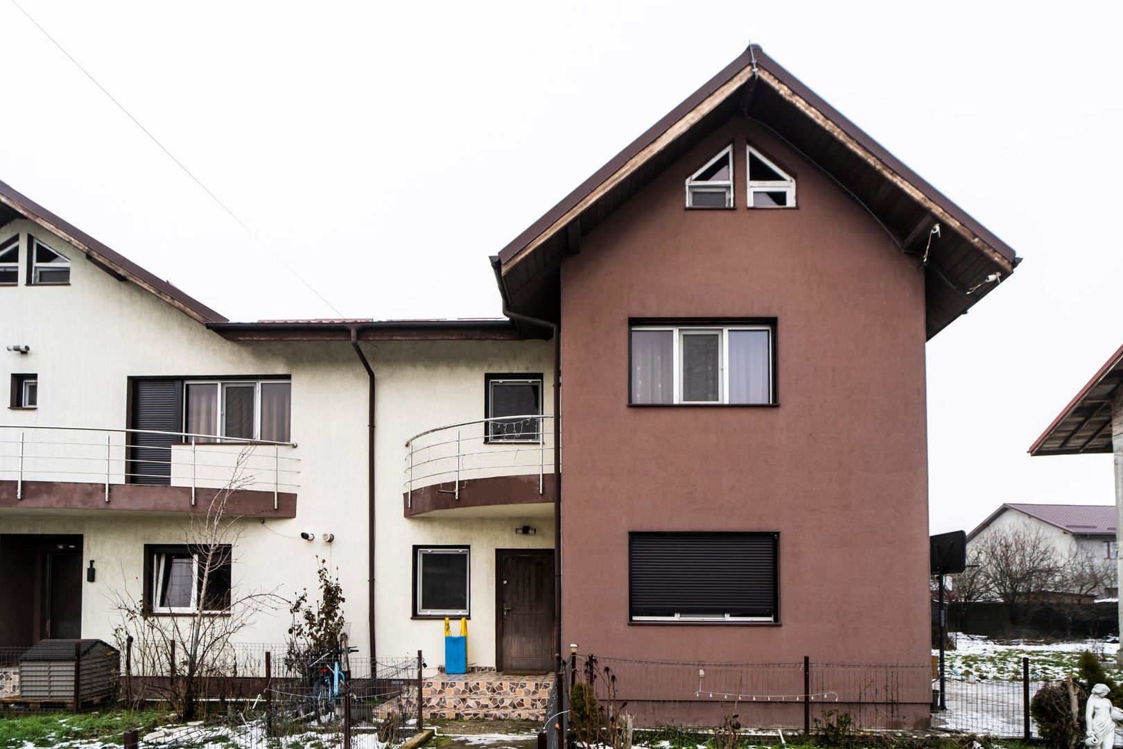 CIOROGARLA - DARVARI, casa 5 camere, P+1Et+Pod, teren 434, statie STB - Poză 1