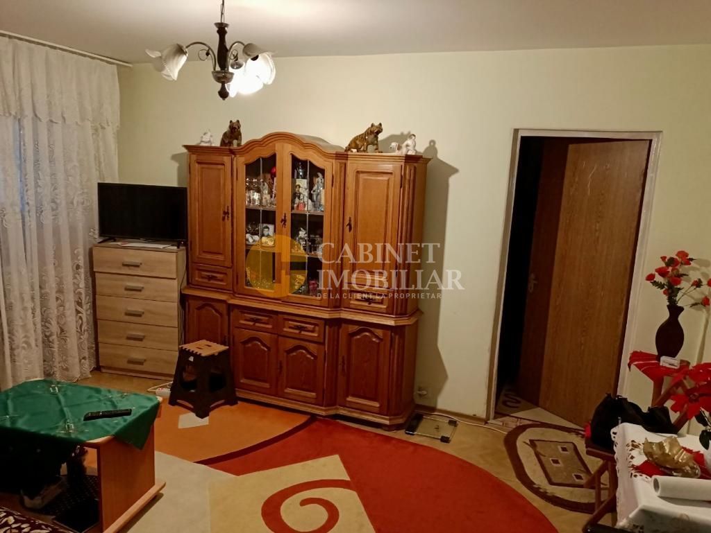 Etaj 1 zona Dacia 3 camere - Poză 1