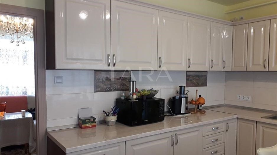 Apartament 3 camere, central, 78mp, mobilat, cu parcare subterana. - Poză 1