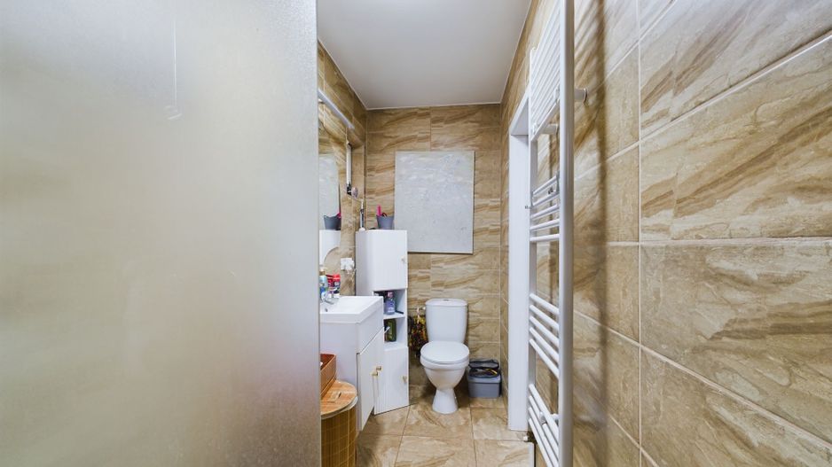 Apartament cu 2 camere la curte , renovat recent - Poză 9