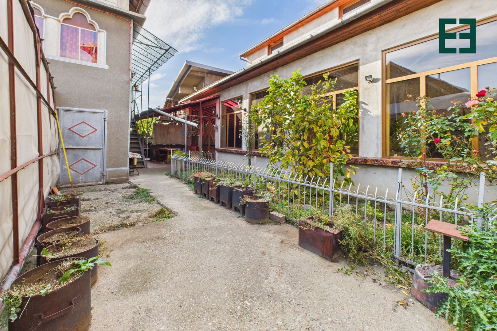 Casă cu 10 camere și 1437 mp teren în Ineu - Arad - Poză 25