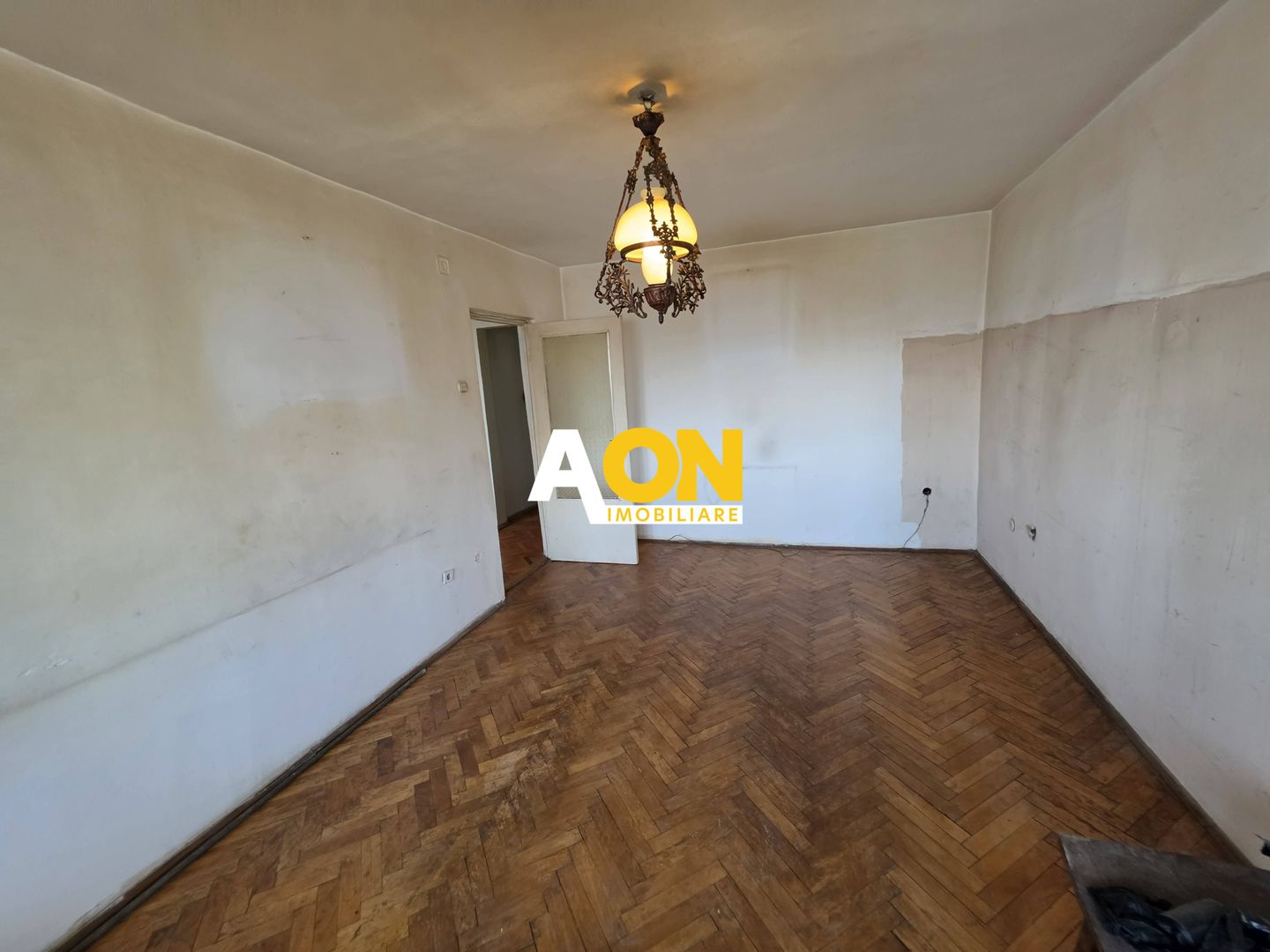 Apartament 3 camere, Cetate, 65 mp utili, et.5. Necesita renovare - Poză 3