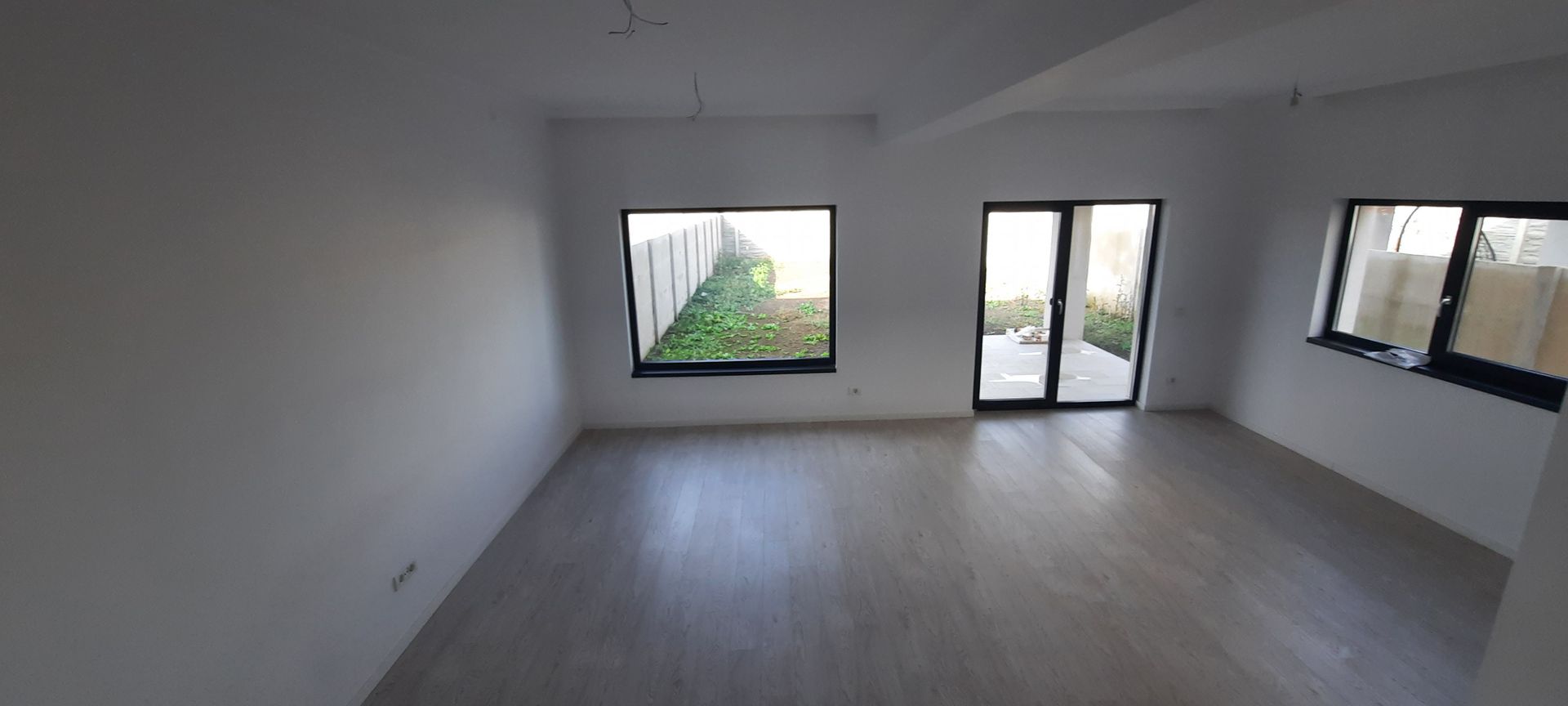 Duplex frumos cu arhitectura mediteraneana - Poză 11