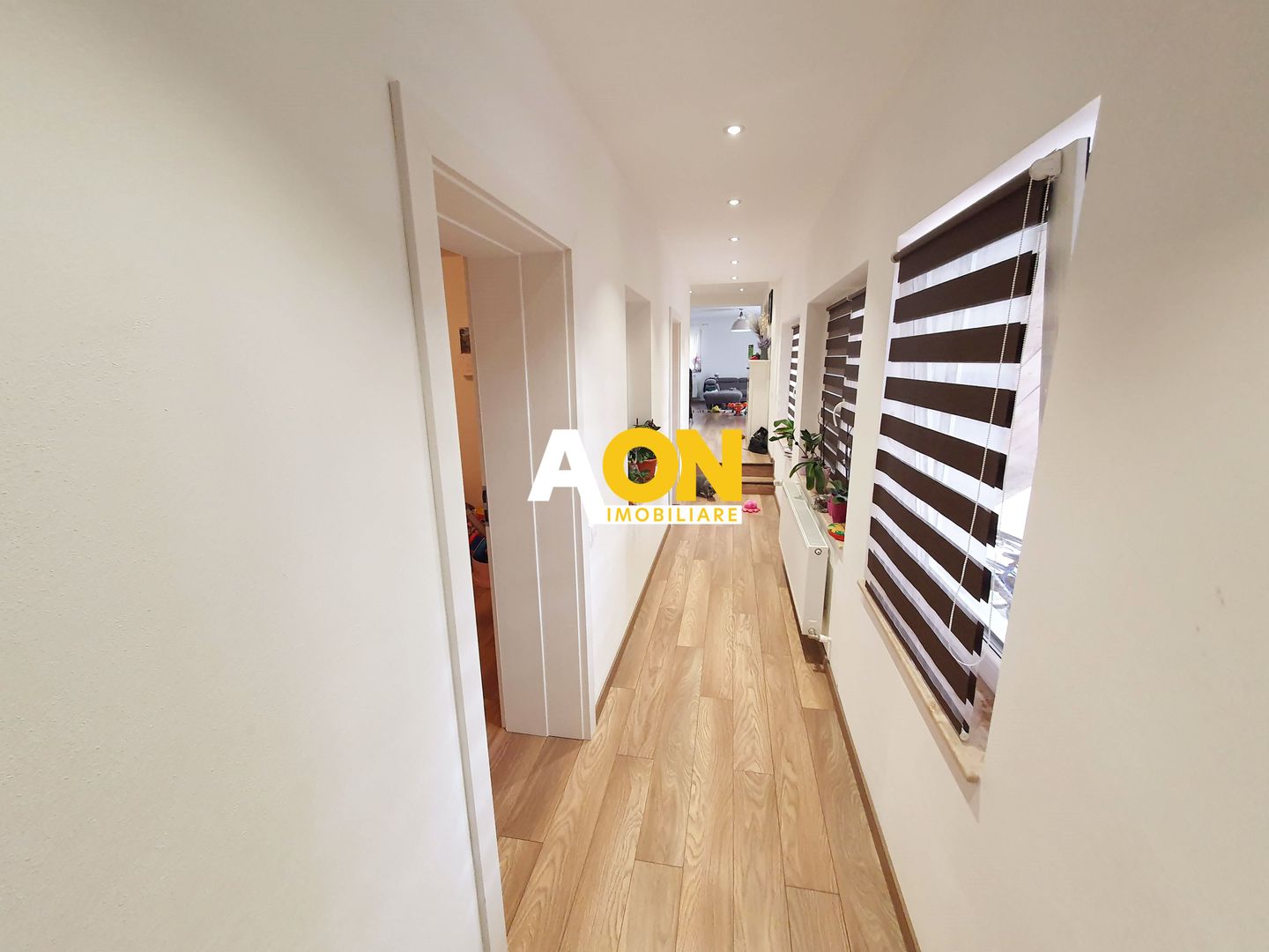 Casa pt 2 familii sau pt. clinica medicala, 8 camere, 486 mp teren - Poză 13