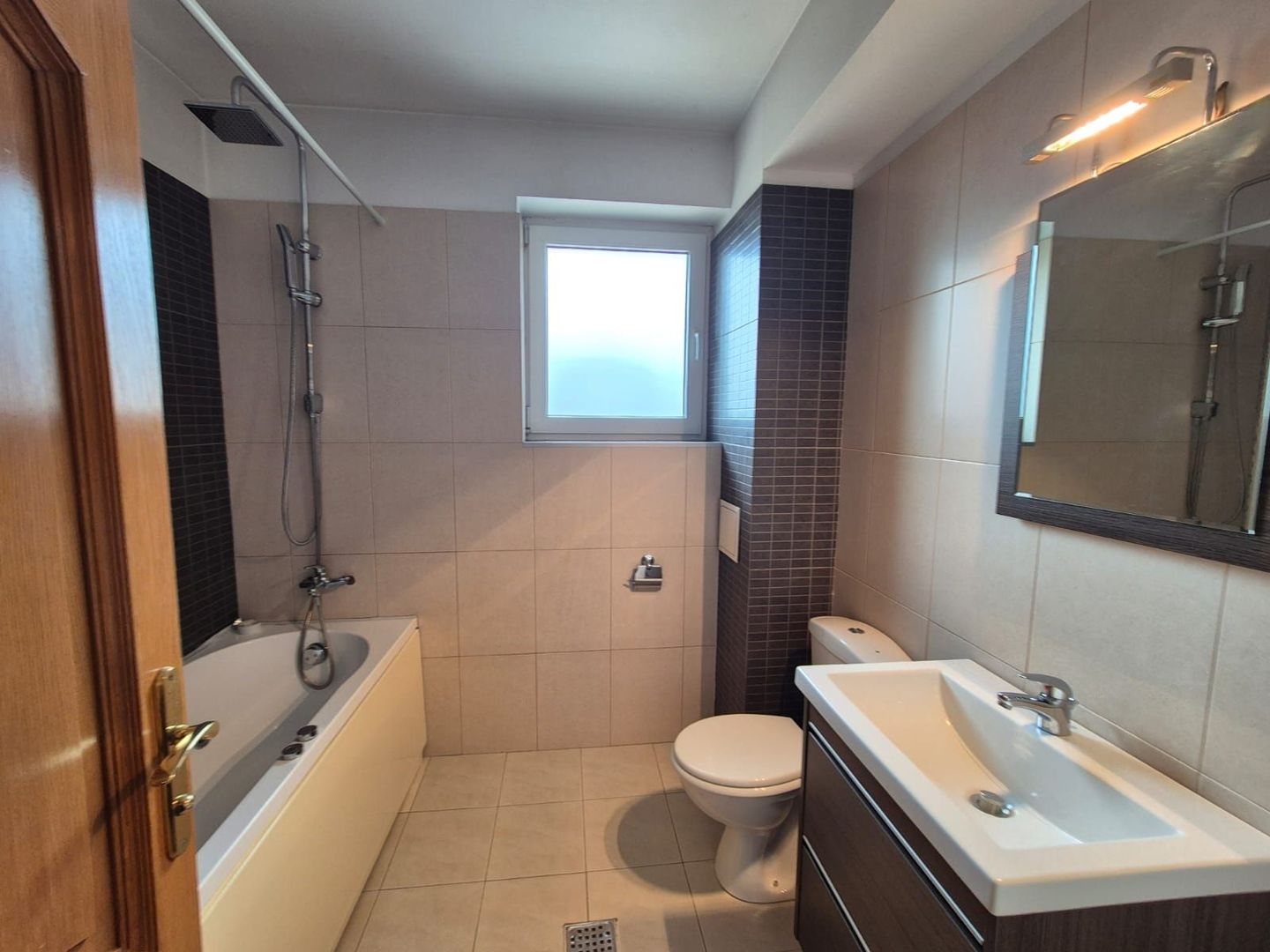 Inchiriere vila 5 dormitoare S + P + 1E + M zona Erou Iancu Nicolae - Poză 20