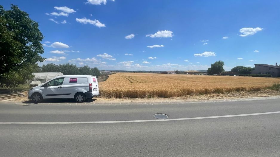 Teren intravilan in Podgoria pt parcelare șau construcții rezidențiale - Poză 1