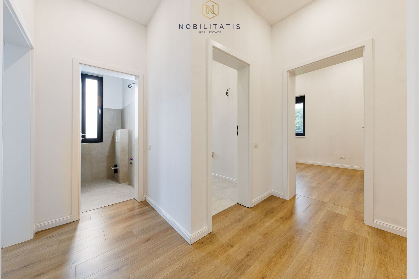 Duplex de vanzare la liziera padurii - 130 mp, 4 bai & 4 dormitoare - Poză 35