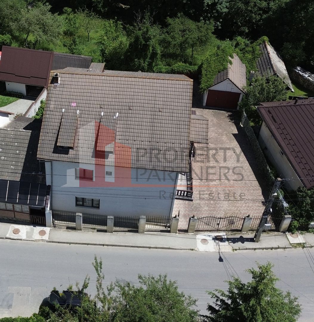 Pensiune lângă Castelul Bran | 9 camere | Pregătită pentru activitate - Poză 19