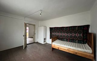 De vanzare casa, atelier fierarie, 4 anexe - 2507 mp in Manastirea Humorului - Poză 2