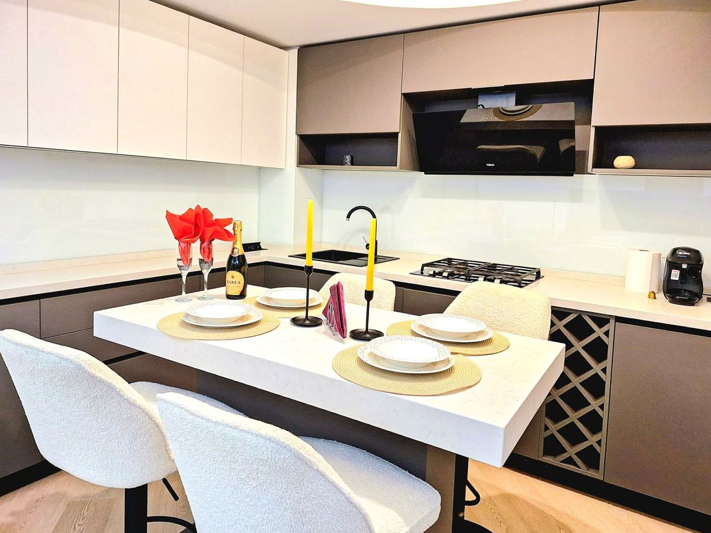 Închiriere apartament 3 camere | Parcare + Debara privată incluse - Poză 3