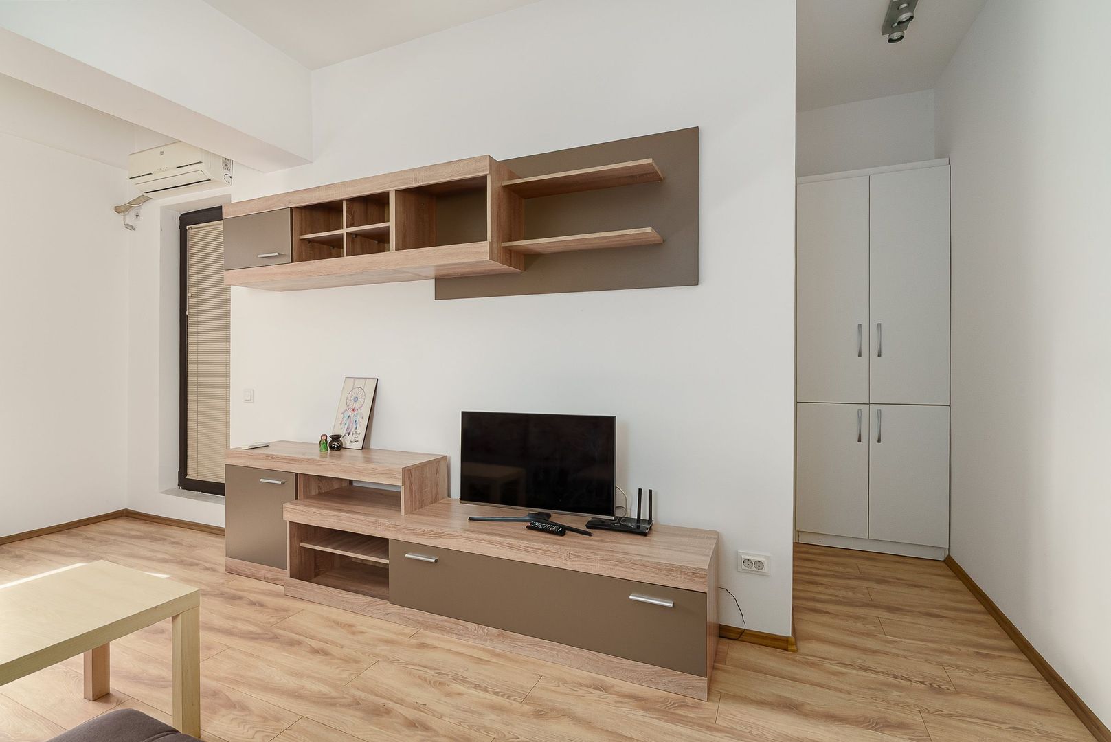 Garsoniera de inchiriat, zona Piata Alba Iulia - Arogant - planul doi - Poză 3