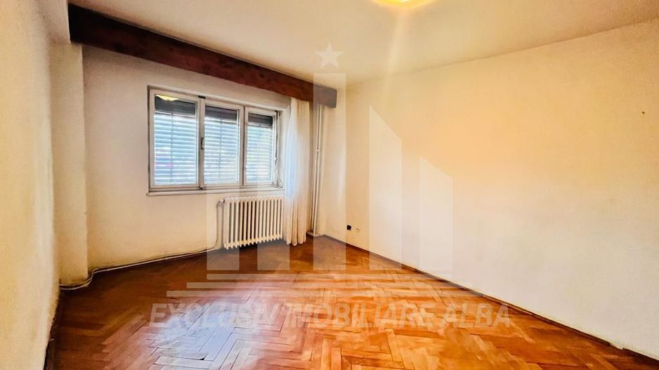 Apartament cu 3 camere decomandate, Cetate - Poză 1