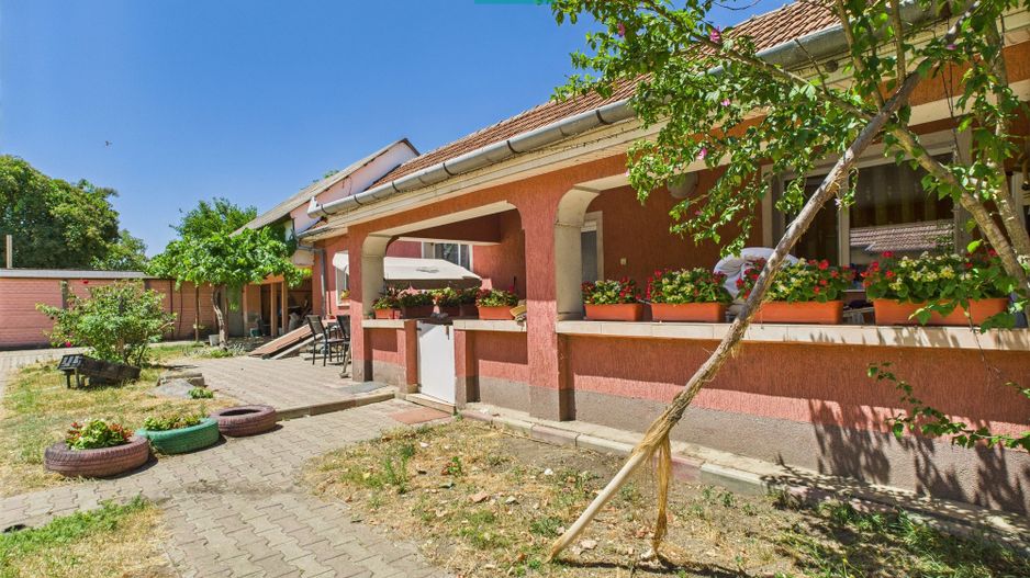 Casă cu 2 camere și teren de 1450 mp în Aradul Nou - Poză 1