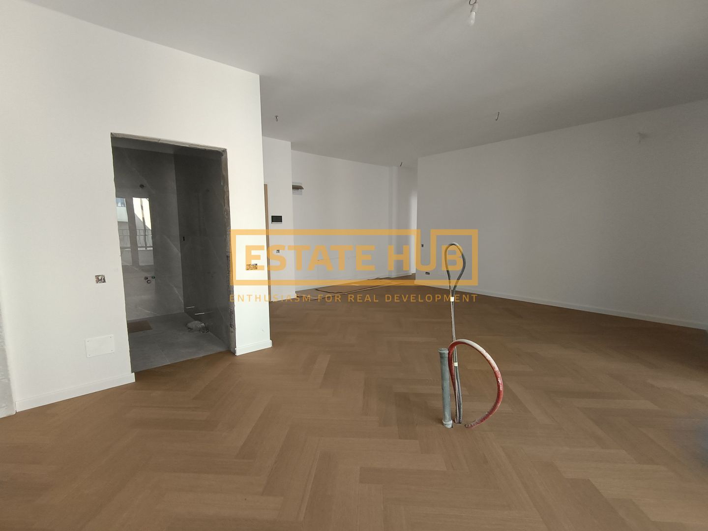 Apartament 4 camere FINISAT | zona Centrala | Parcare inclusa - Poză 2