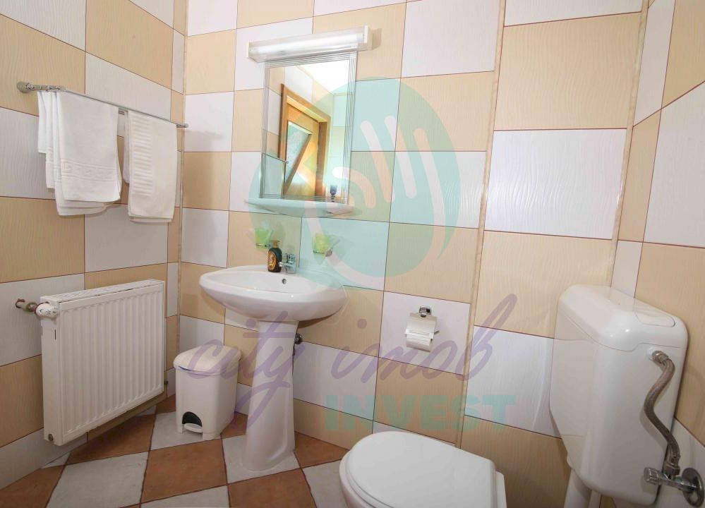 Vila cu 24 de camere cu priveliste superba ideal investitie in PREDEAL - Poză 5