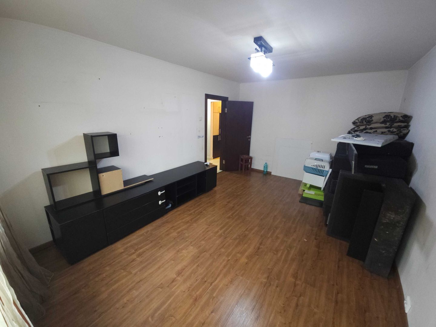 Vanzare apartament 3 camere Titan- Aleea Giurgeni, boxa, posibilitate centrala - Poză 1