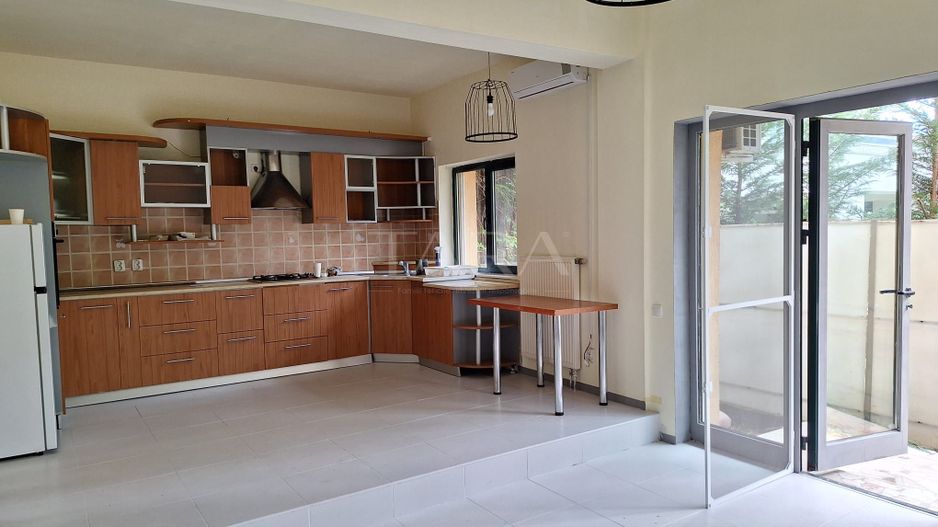 Casa de vanzare cu 6 camere in cartierul Andrei Muresanu - Poză 2