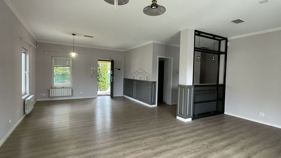 VILA SPATIOASA LA INCHIRIERE IN ZONA PIPERA LANGA SCOLI - Poză 2