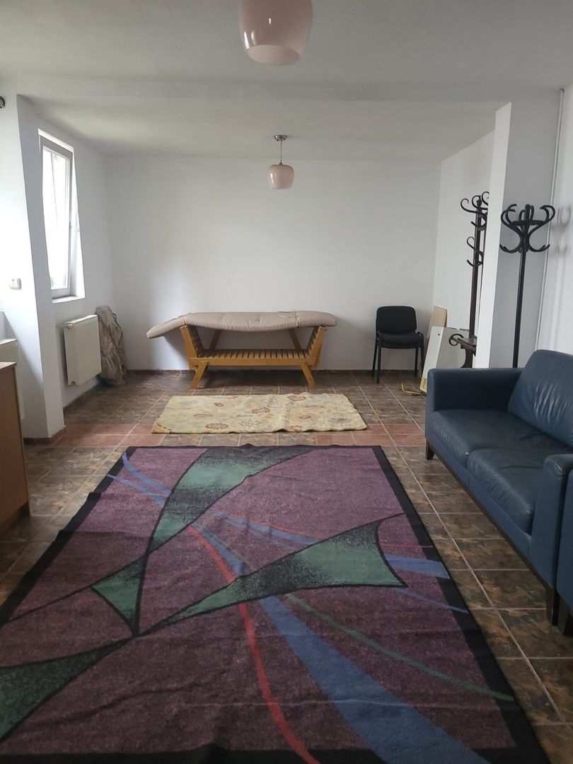 Casa tip vila mansardata, centrala si curte proprie, loc de parcare, 8min metrou - Poză 4