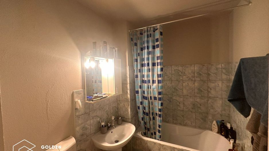 Apartament la cheie, 2 camere, Podgoria, etaj 1, centrala termica si balcon - Poză 9